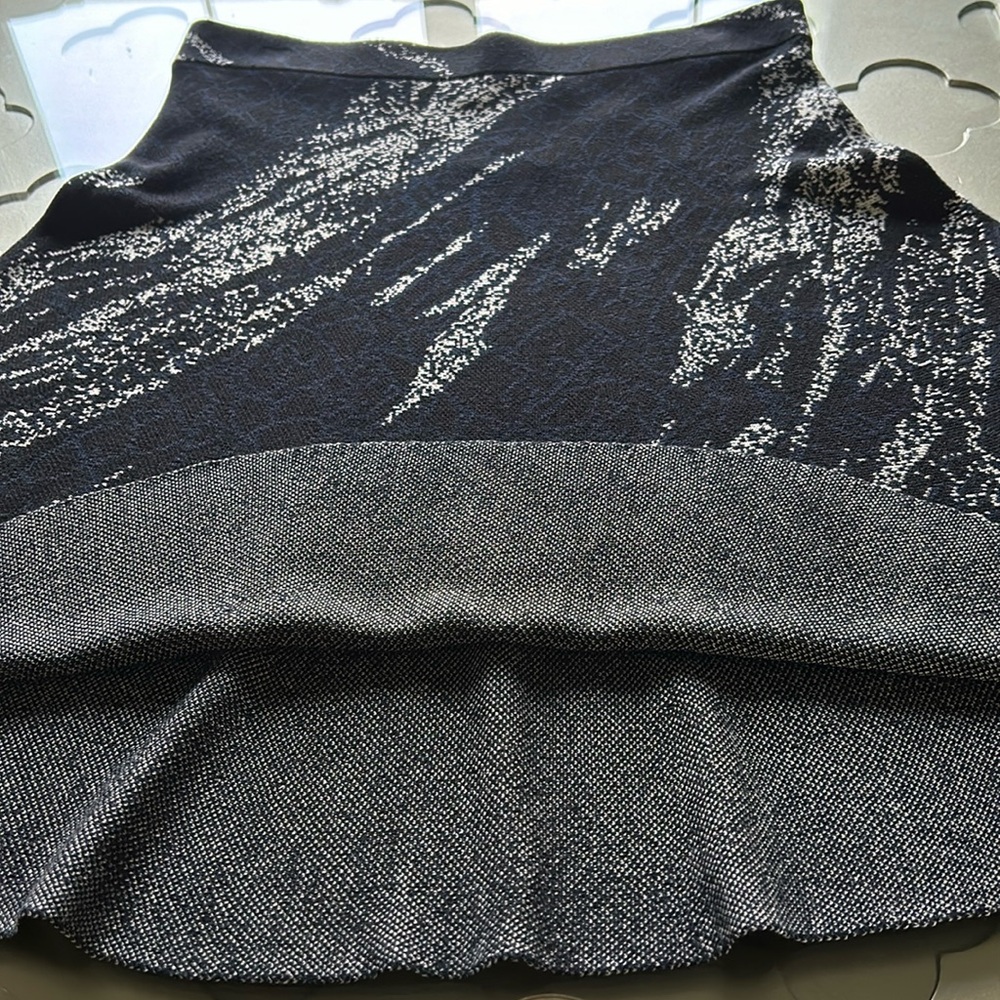 BCBGMAXAZRIA Karlie Black Jacquard A-Line Skater Skirt Women’s Small NWOT - Picture 9 of 16